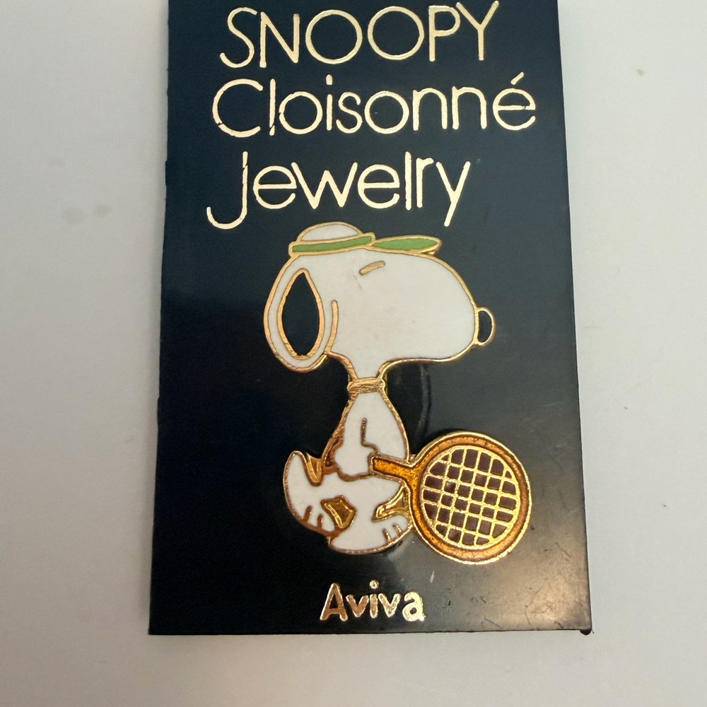 Snoopy Cloisonné Tennis Pin - Aviva